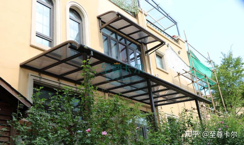 告別擔(dān)憂 試駕新材料搭建的雨棚，打造安心生活新視角