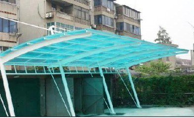 琢裕鋼結(jié)構(gòu)停車場雨棚 您的品質(zhì)之選——福州露天停車棚與雨棚的理想解決方案